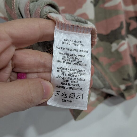 Rebel Rogue Camo Print Crop Tee with Asymmetrical Collar Pink Beige Size Large - Picture 4 of 4